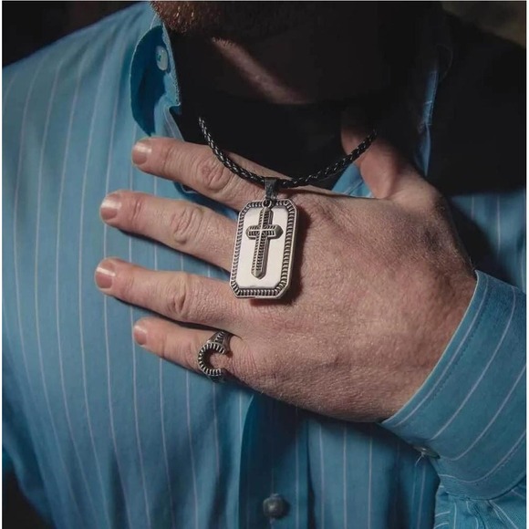 Montana Silversmiths Men's Striking Edge Cross Dog Tag Necklace - Retail $70 NEW - Picture 4 of 8